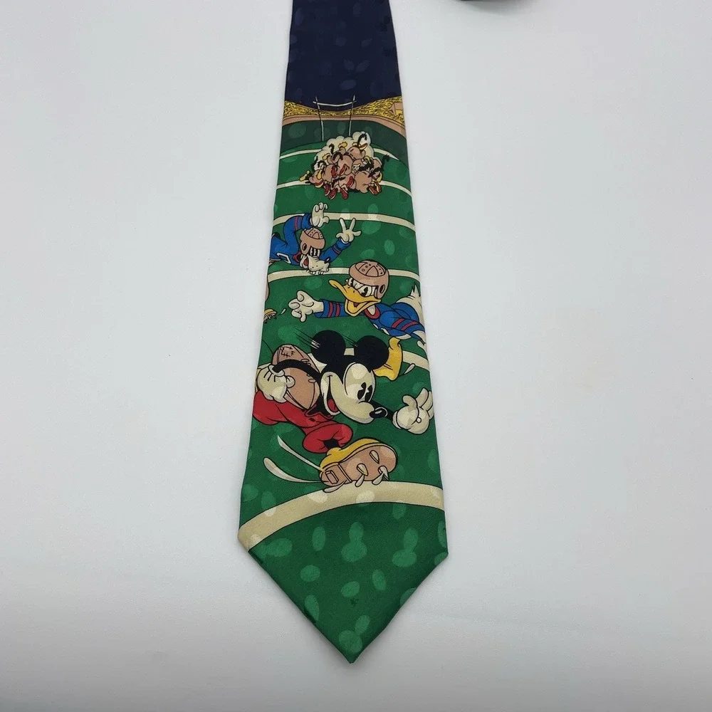 Vtg MICKEY MOUSE The Disney Store 100% Silk FOOTBALL NECK‎ Tie Donald/goofy